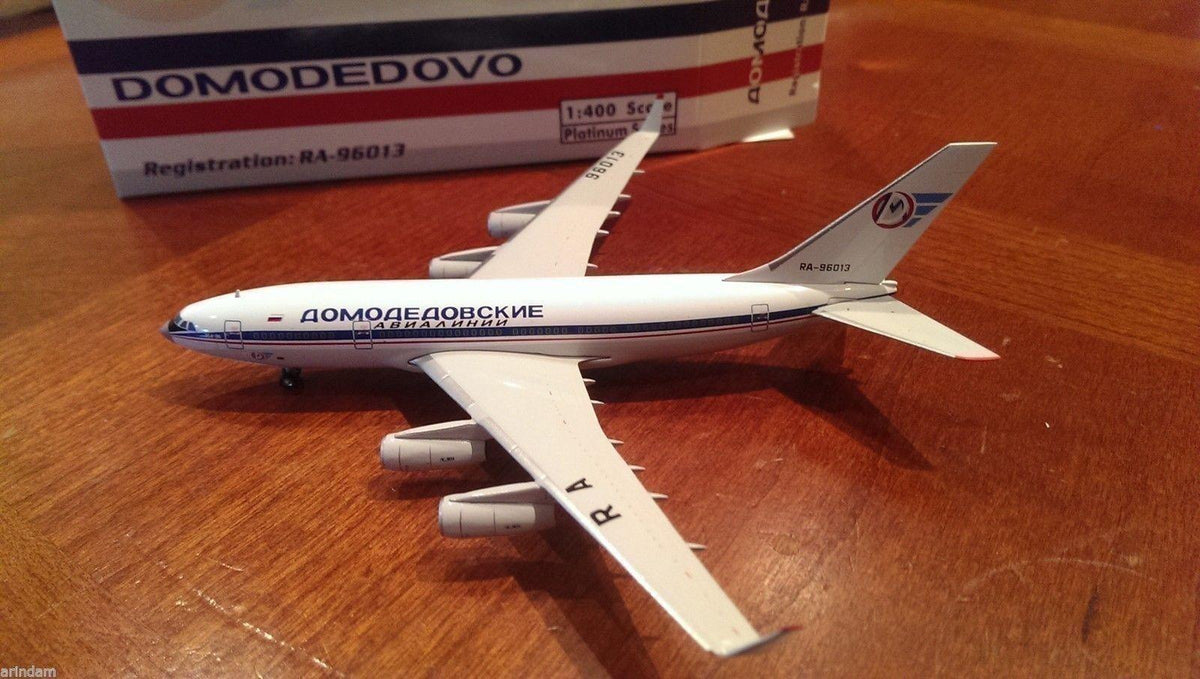 Phoenix 10657 1:400 Domodedovo IL - 96 - 300 RA - 96013