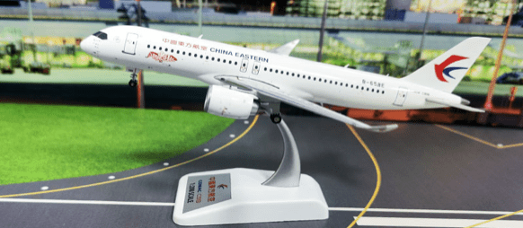 Pre - Order Aviation200 AV2111 1:200 B - 658E China Eastern Airlines COMAC C919 - 100STD "Shining Chinese Red"
