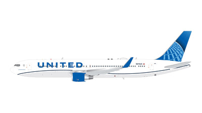 Pre - Order Gemini Jets G2UAL1257 1:200 United Airlines B767 - 300ER(W) N670UA