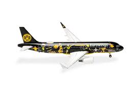 Pre - Order Herpa Wings 572750 1:200 Eurowings Airbus A320 "BVB Fanairbus"