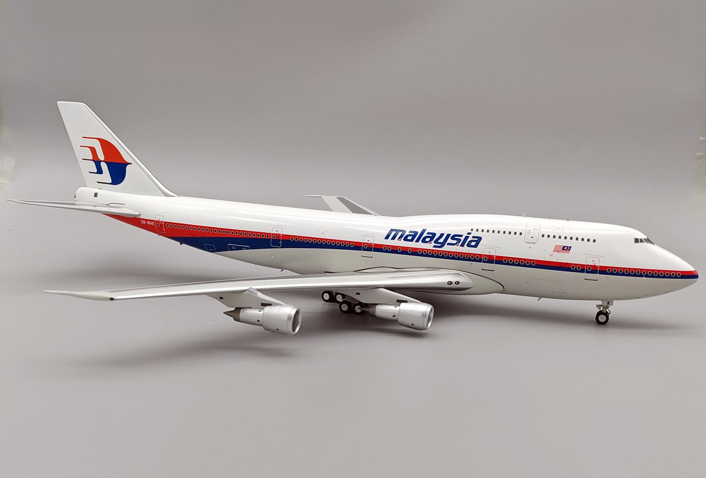InFlight IF743MH1024 1:200 Malaysia Airlines Boeing 747 - 3H6M 9M - MHK