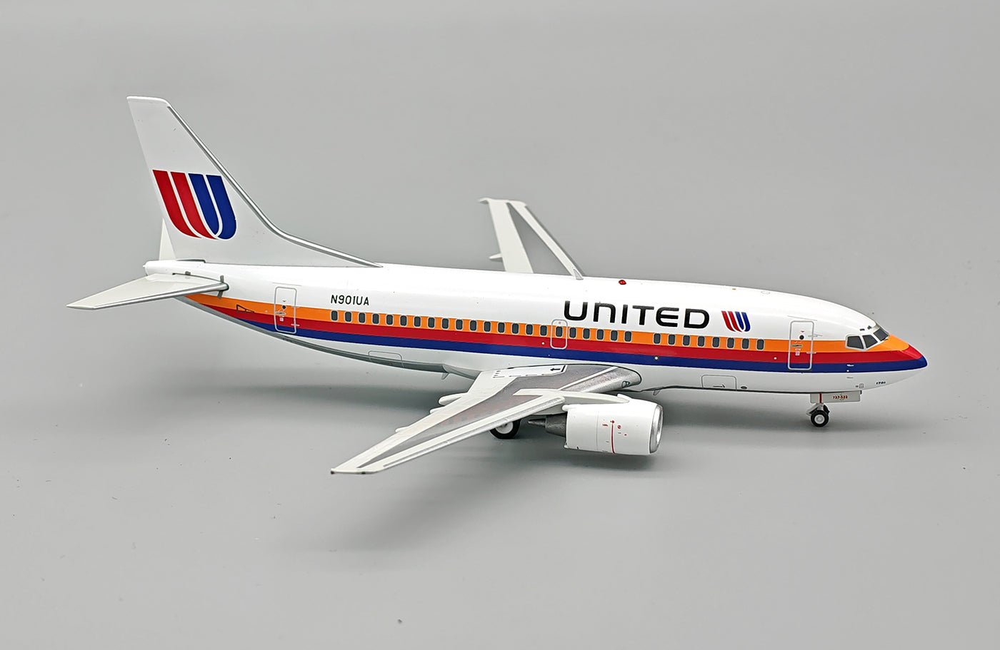 Pre - Order InFlight200 IF735UA0624 1:200 United Airlines Boeing 737 - 522 N901UA