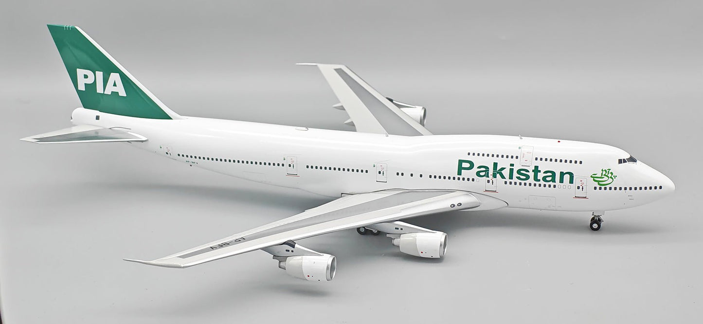 Pre - Order InFlight200 IF743PIA0826 1:200 Pakistan International Airlines - PIA Boeing 747 - 367 AP - BFV
