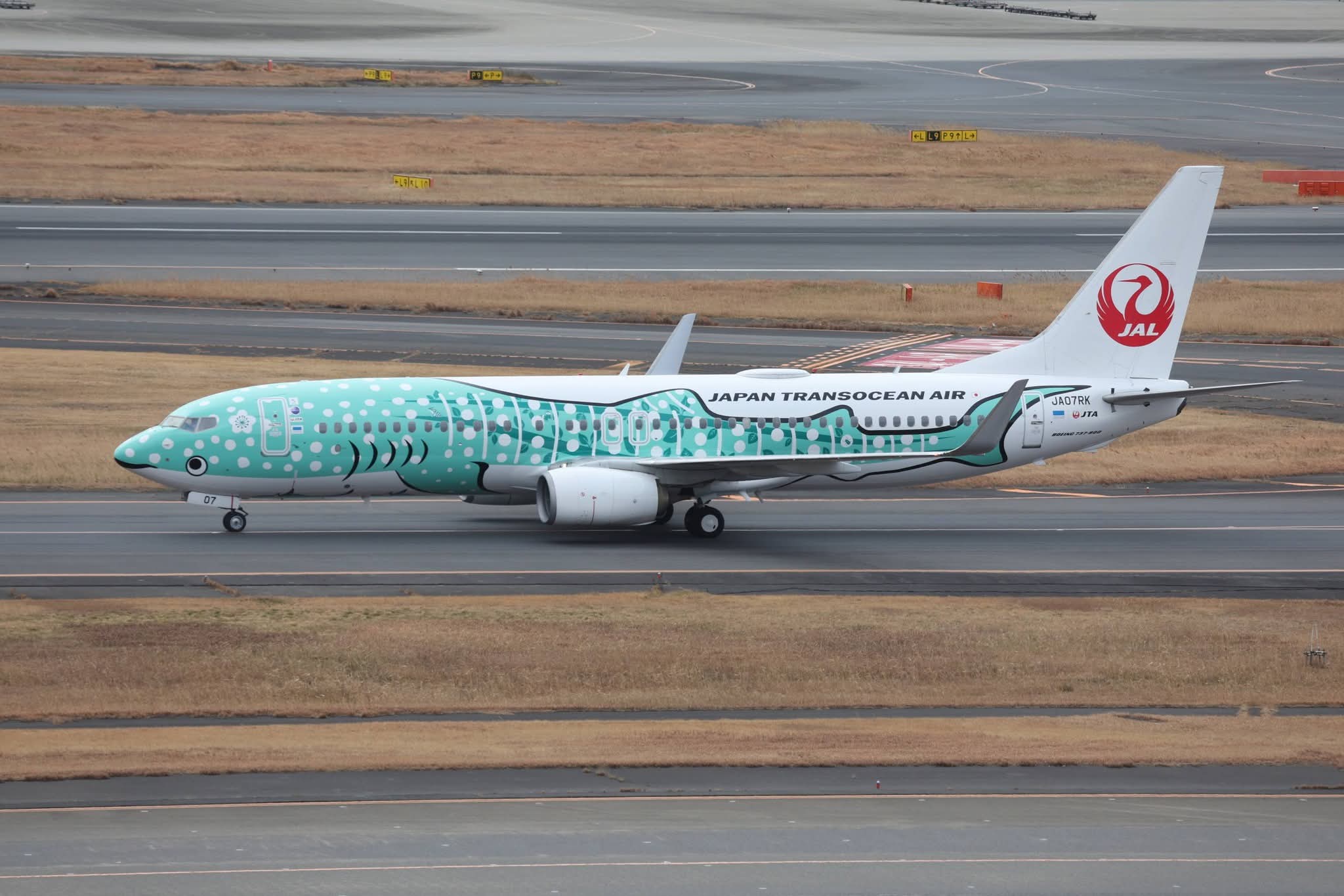 JC Wings EW4738013 1:400 Japan Transocean Air Boeing 737-800 – MTS