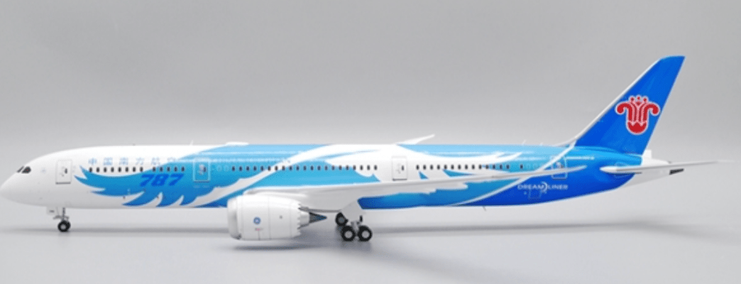 Pre - Order JC Wings LH2353 1:200 China Southern Airlines Boeing 787 - 9 Dreamliner "Wings of Dream" Reg: B - 1242