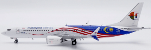 Pre - Order JC Wings LH4360 1:400 Malaysia Airlines Boeing 737 MAX 8 Reg: 9M - MVD