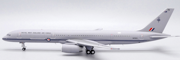 Pre - Order JC Wings XX20099 1:200 Royal New Zealand Air Force Boeing 757 - 200(C) Reg: NZ7572