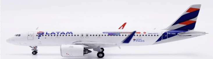 Pre - Order JC Wings XX40211 1:400 LATAM Airlines Airbus A320NEO "LATAM Pass" Reg: PR - XBE