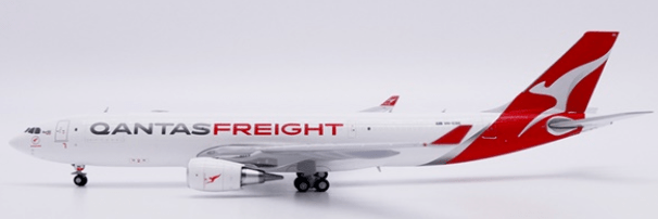 Pre - Order JC Wings XX40247 1:400 Qantas Freight Airbus A330 - 200(P2F) Reg: VH - EBE