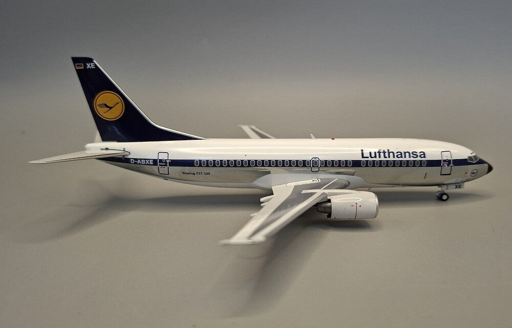 Pre - Order JFox JF - 737 - 3 - 001P 1:200 737 - 300 Lufthansa UEFA DABXE