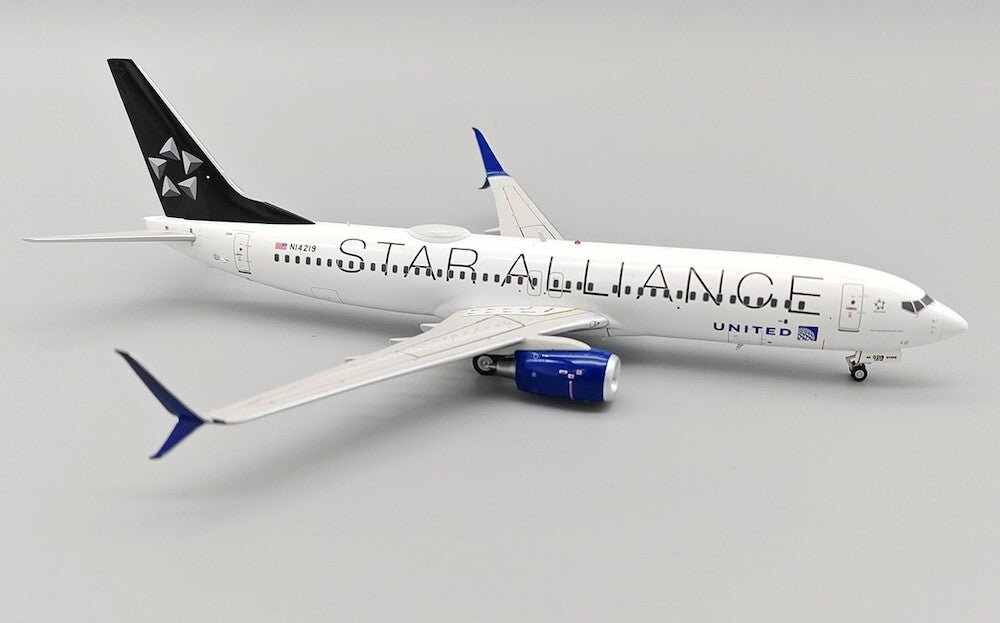 Pre - Order JFox JF - 737 - 8 - 049L 1:200 Boeing 737 - 824 Star Alliance United Airlines N14219