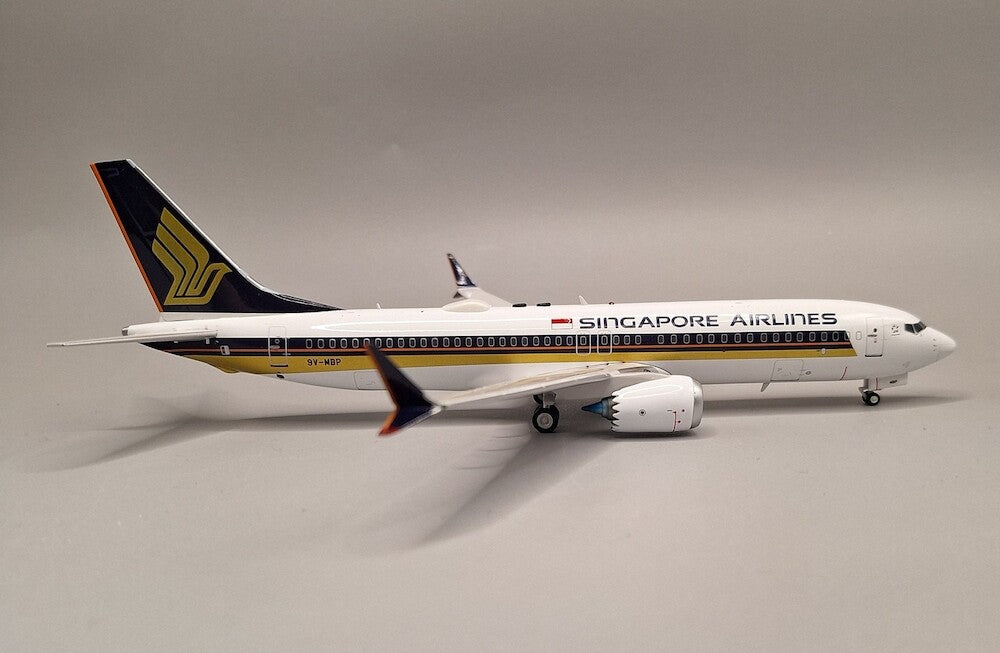 Pre - Order JFox JF - 737 - 8M - 012L 1:200 737 - 8 Max Singapore Airlines 9V - MBP