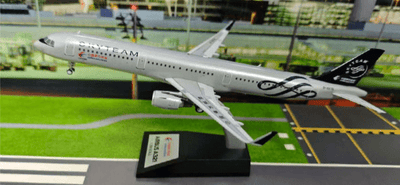 Pre - Order KJ Models KJ - A321 - 198 1:200 SkyTeam (China Eastern Airlines) Airbus A321 - 211 B - 8976