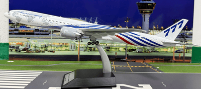 Pre - Order KJ Models KJ - B77W - 162 1:200 N5017V Boeing 777 - 300ER "World Tour" N5017V