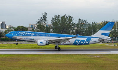 Pre - Order Phoenix 04600 1:400 Aerolineas Argentinas A330 - 200 LV - KAO "Llevamos Campeones"
