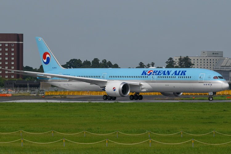 Pre - Order Phoenix 04606 1:400 Korean Air B787 - 10 HL8515