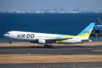 Pre - Order Phoenix 04649 1:400 Air Do B767 - 300ER JA612A