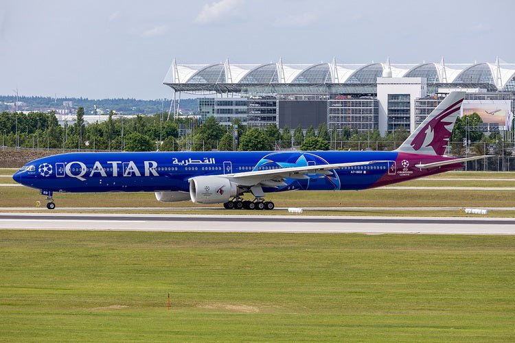 Pre - Order Phoenix 04655 1:400 Qatar Airways B777 - 300ER A7 - BED UEFA Champions League