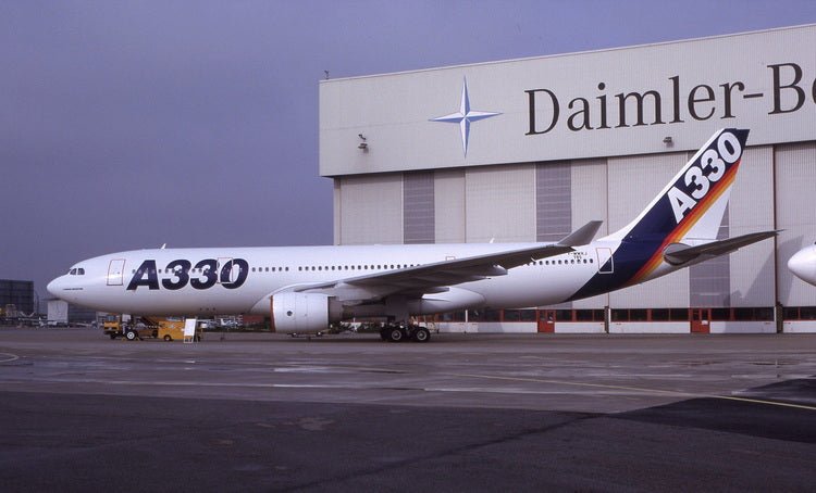 Pre - Order Phoenix 11918 1:400 House Color A330 - 200 F - WWKJ