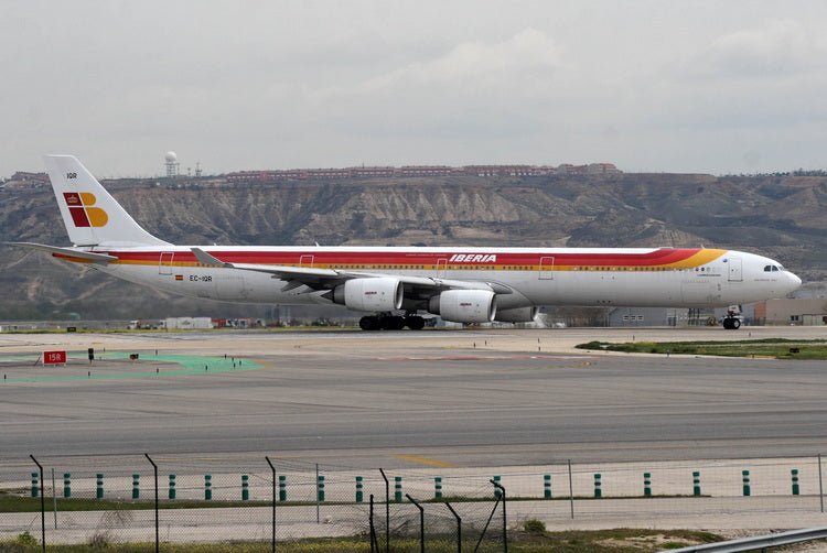 Pre - Order Phoenix 11919 1:400 Iberia A340 - 600 EC - IQR