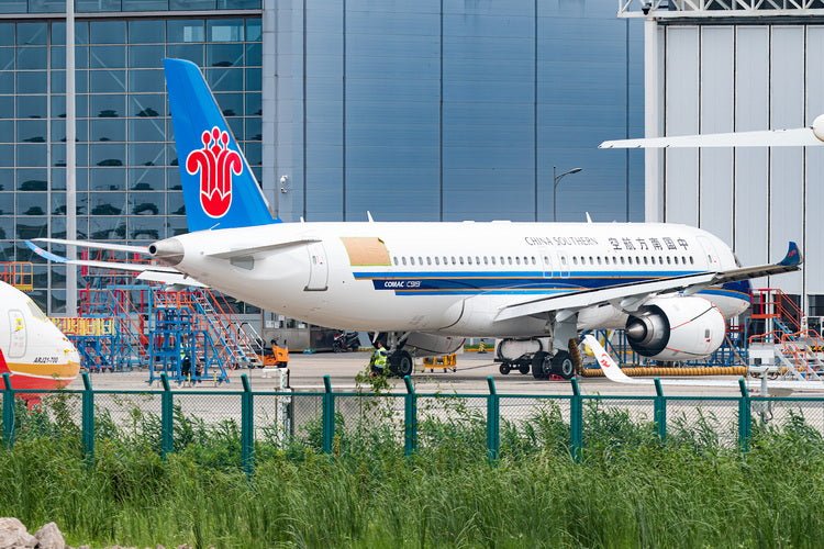 Pre - Order Phoenix 11935 1:400 China Southern C919 B - 919J