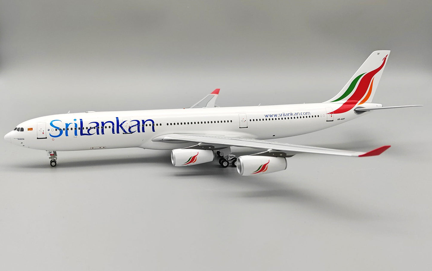 Retro Models RM34301 1:200 SriLankan Airlines Airbus A340 - 313 4R - ADF