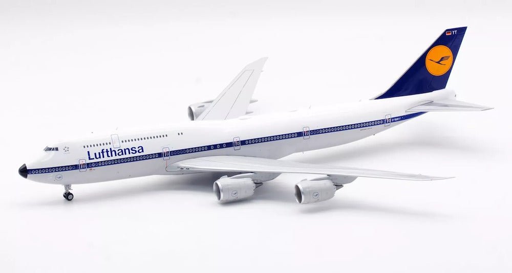 Pre - Order SQ Wings L2056FD 1:200 Lufthansa Boeing B747 - 8 Retro Livery Flaps Down D - ABYT