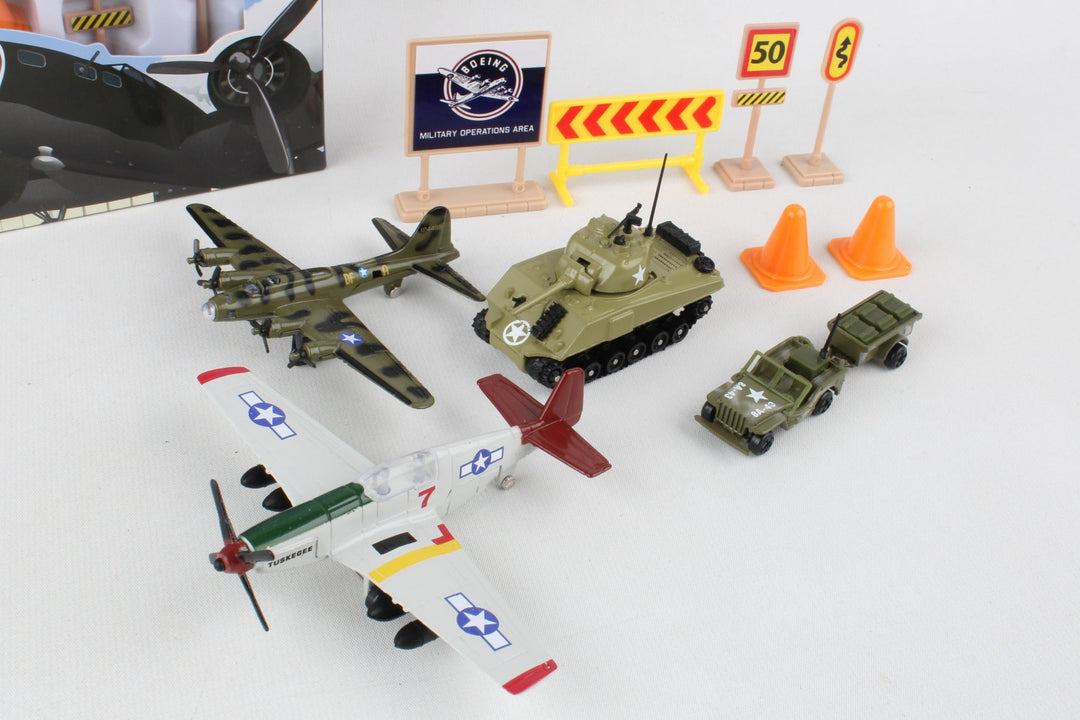 Daron RT1941 Boeing WWII Airport Playset