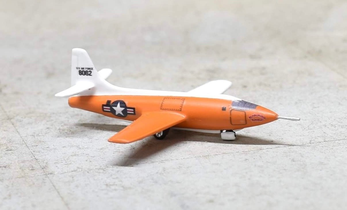 Sky Classics 1:200 Bell X - 1 46062 "Orange Scheme/White Tail USAF"