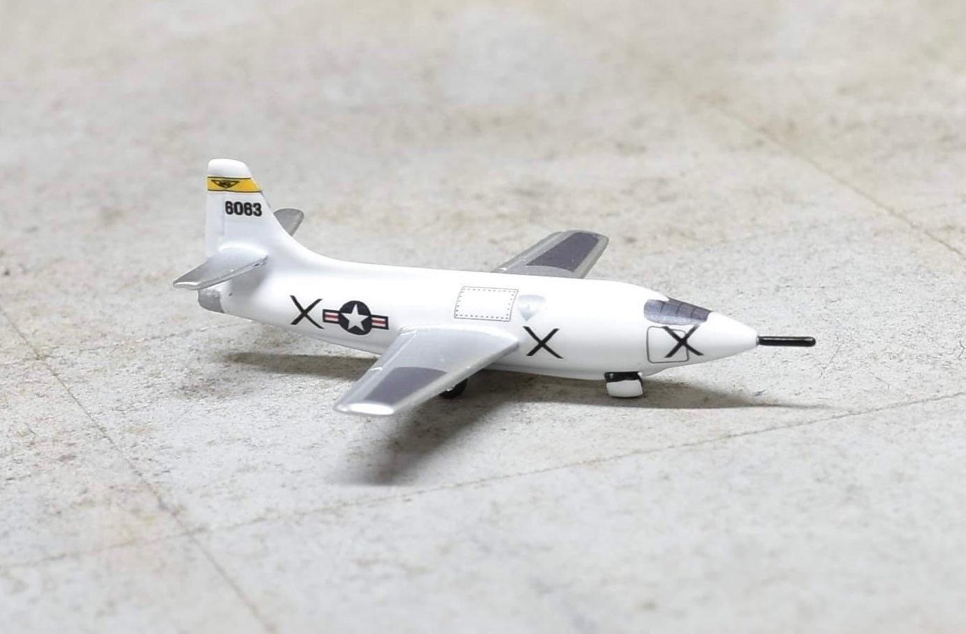 Sky Classics 1:200 Bell X - 1 46063 "White Scheme NACA Yellow Band"