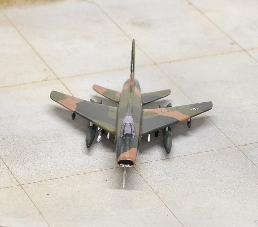 Sky Classics 1:200 SCF10003 F - 100 Super Sabre 90th TFS, 3rd TFW Bein Hoa 1967