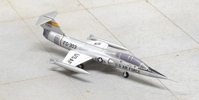 Sky Classics 1:200 SCF10405 Lockheed F - 104B Starfighter NASA 57 - 1303 Silver, White Wings, Yellow Nasa Tail Flash W/Wing Tanks