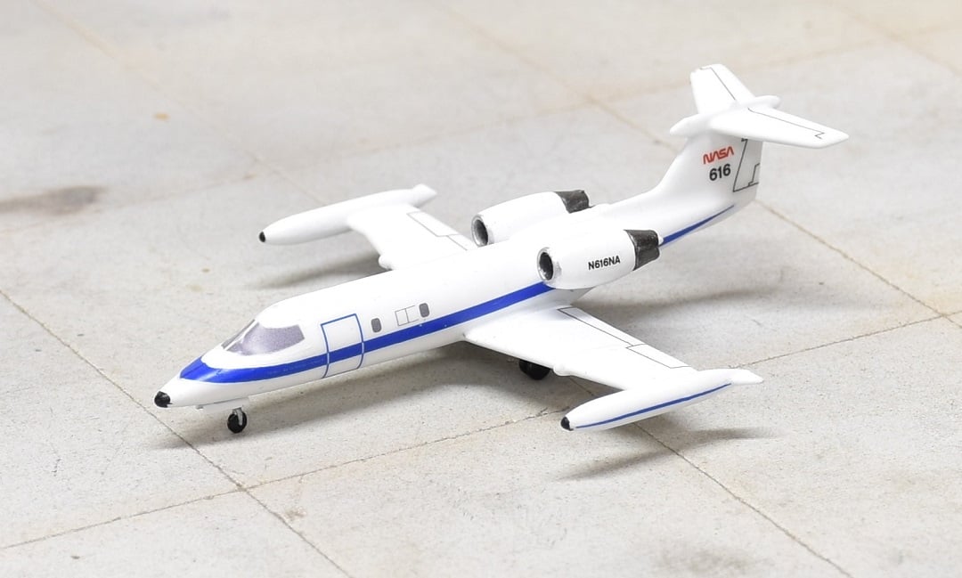 Sky Classics 1:200 SCLRJ008 Learjet 25 N616NA NASA Old Scheme