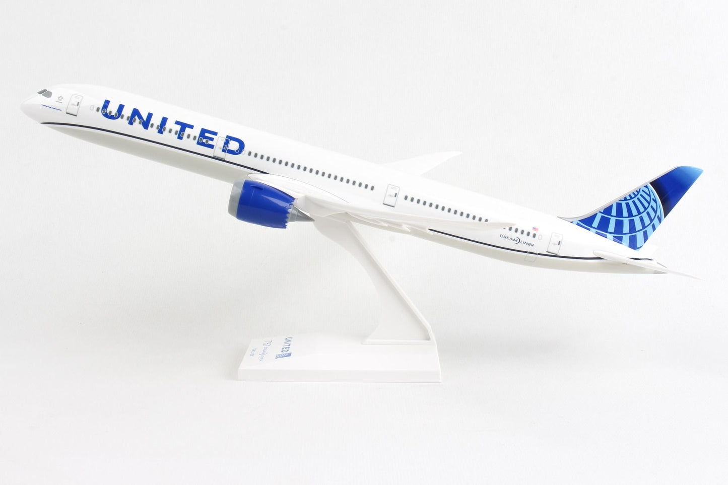 SkyMarks 1:200 United Boeing 787 - 10 N12010 New livery SKR1050