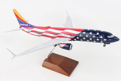 SkyMarks Supreme SKR8288 1:100 Southwest Boeing 737 - 800 N500WR "Freedom One"