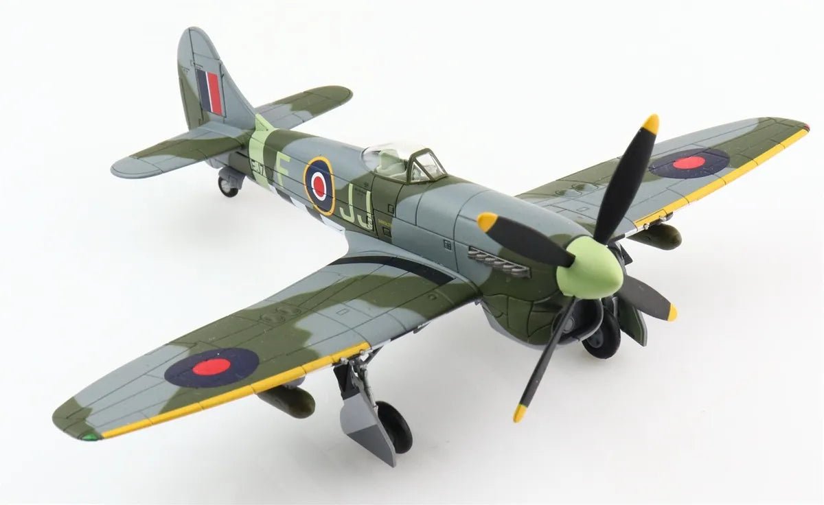 SkyMax SM4009 1:72 Hawker Tempest V EJ762 Lt. David C Fairbanks 274 Sqn