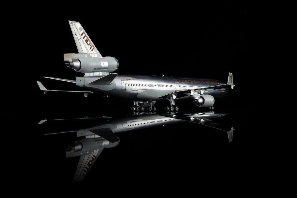 SQ Wings L2105 1:200 McDonnell Douglas MD - 11 N111MD