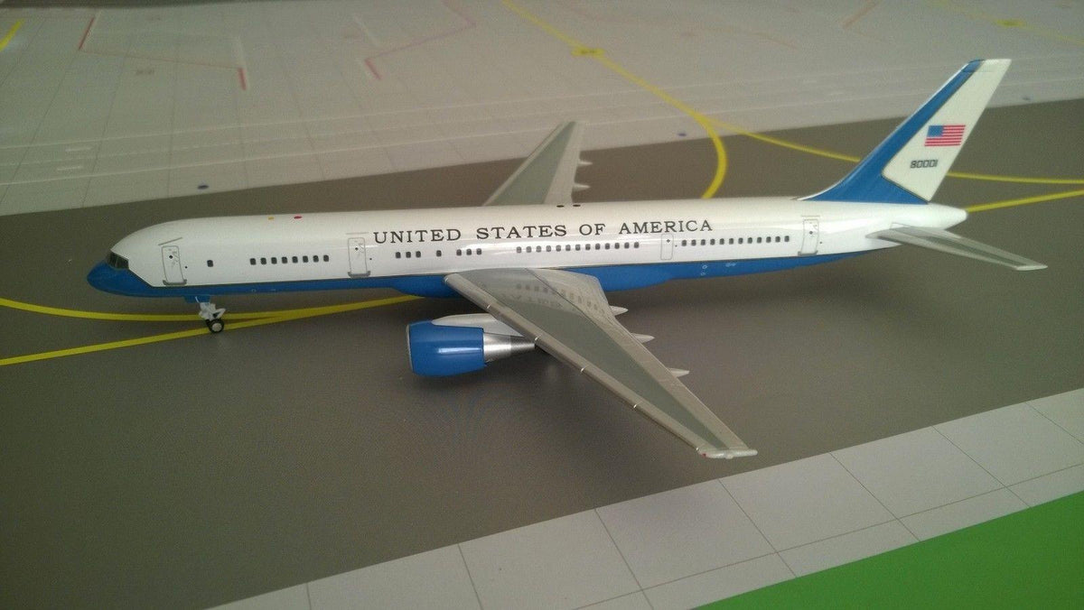 StarJets 3557226 1:200 USAF Boeing 757 - 200 (C - 32) 80001