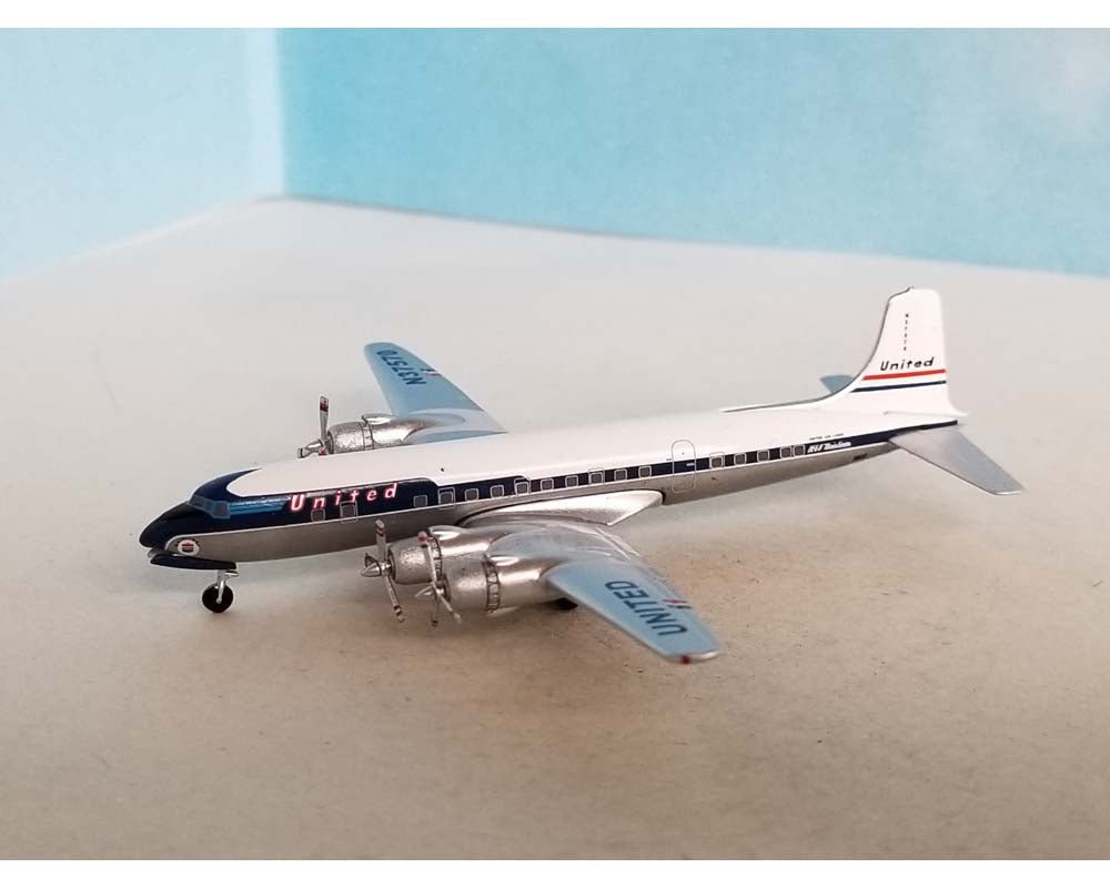 Aero Classics AC419956 1:400 United Airlines DC - 6