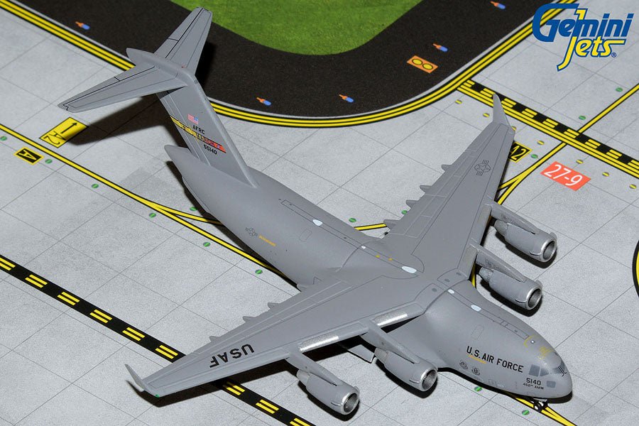 Gemini Jets GMUSA115 1:400 USAF Boeing C - 17 Globemaster III March AFB