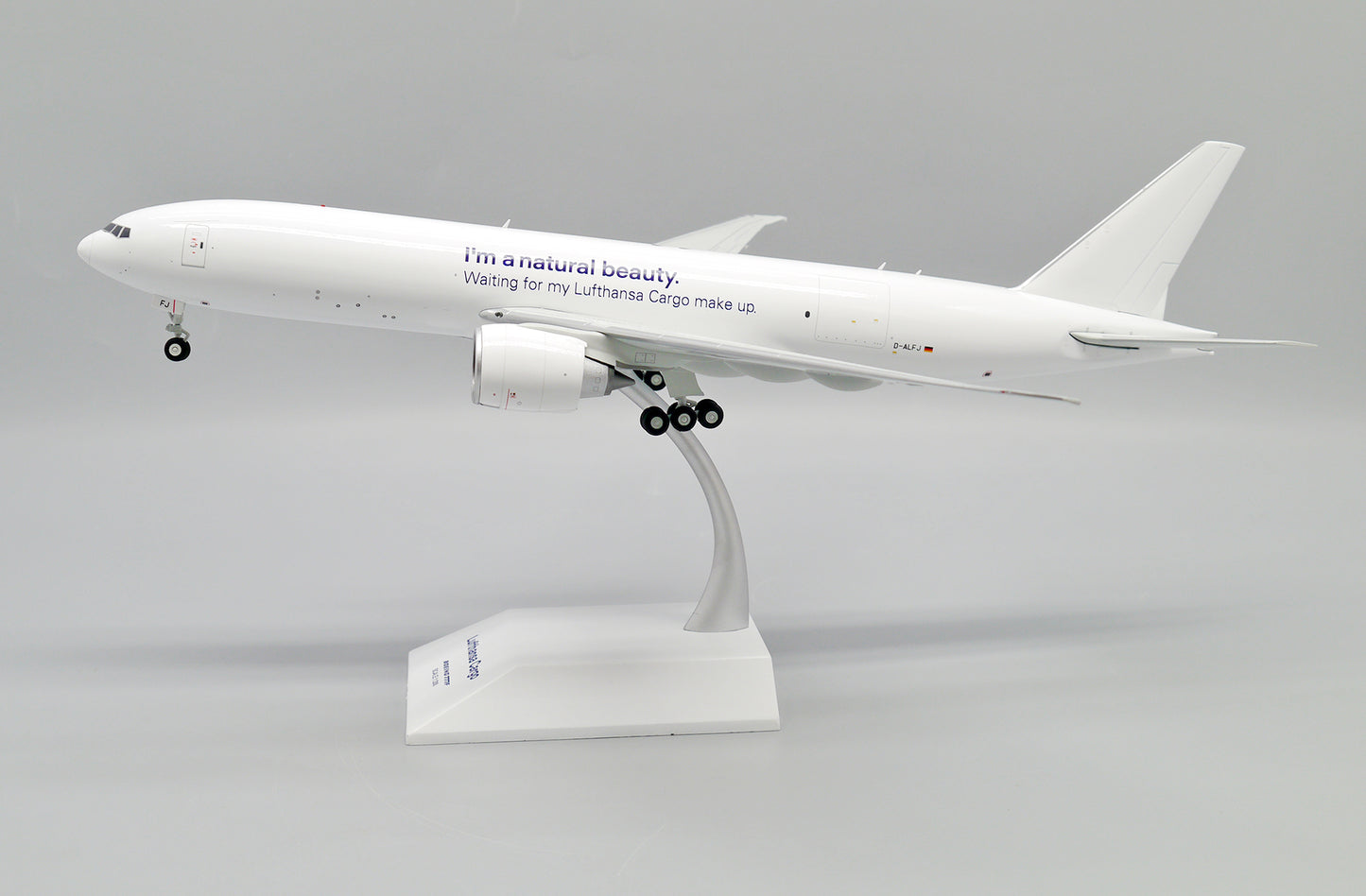 JC Wings XX20193 1:200 Lufthansa Cargo Boeing 777-200LRF Reg: D-ALFJ "I'm a natural beauty"