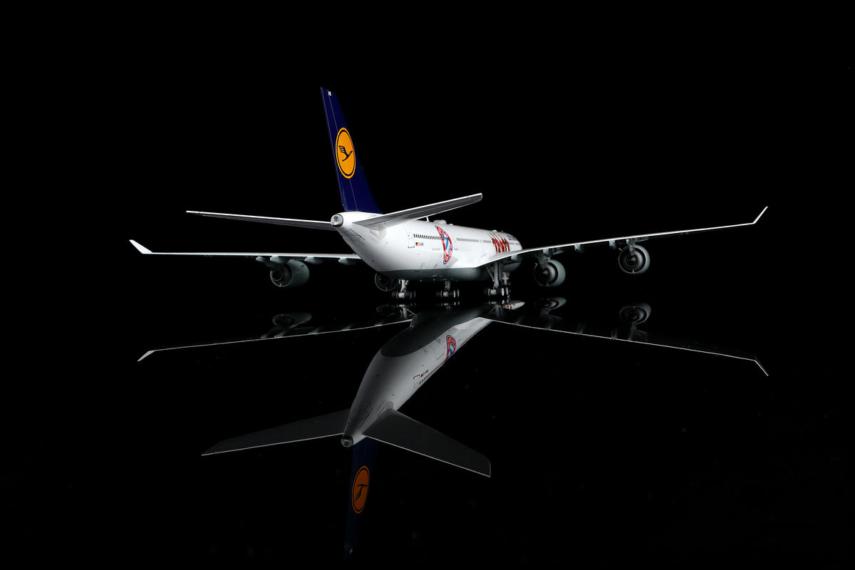 SQ Wings L2281FD 1:200 Lufthansa A340-600 D-AIHK "FC Bayern München special colours Flaps Down" diecast model airplane
