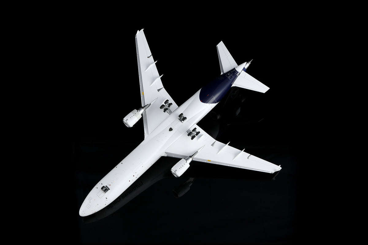 SQ Wings L2104FD 1:200 Lufthansa Cargo McDonnell Douglas MD-11 D-ALCC "Thank you MD-11, Farewell" "Flaps Down" diecast model 
