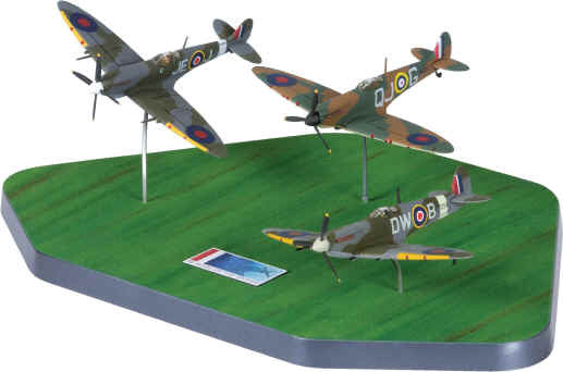 Corgi AA99189 1:72 A99189 "70 Years Of the Spitfire Johnnie Johnson 3 Piece Set- MK1, MKVB MKiX Spitfires