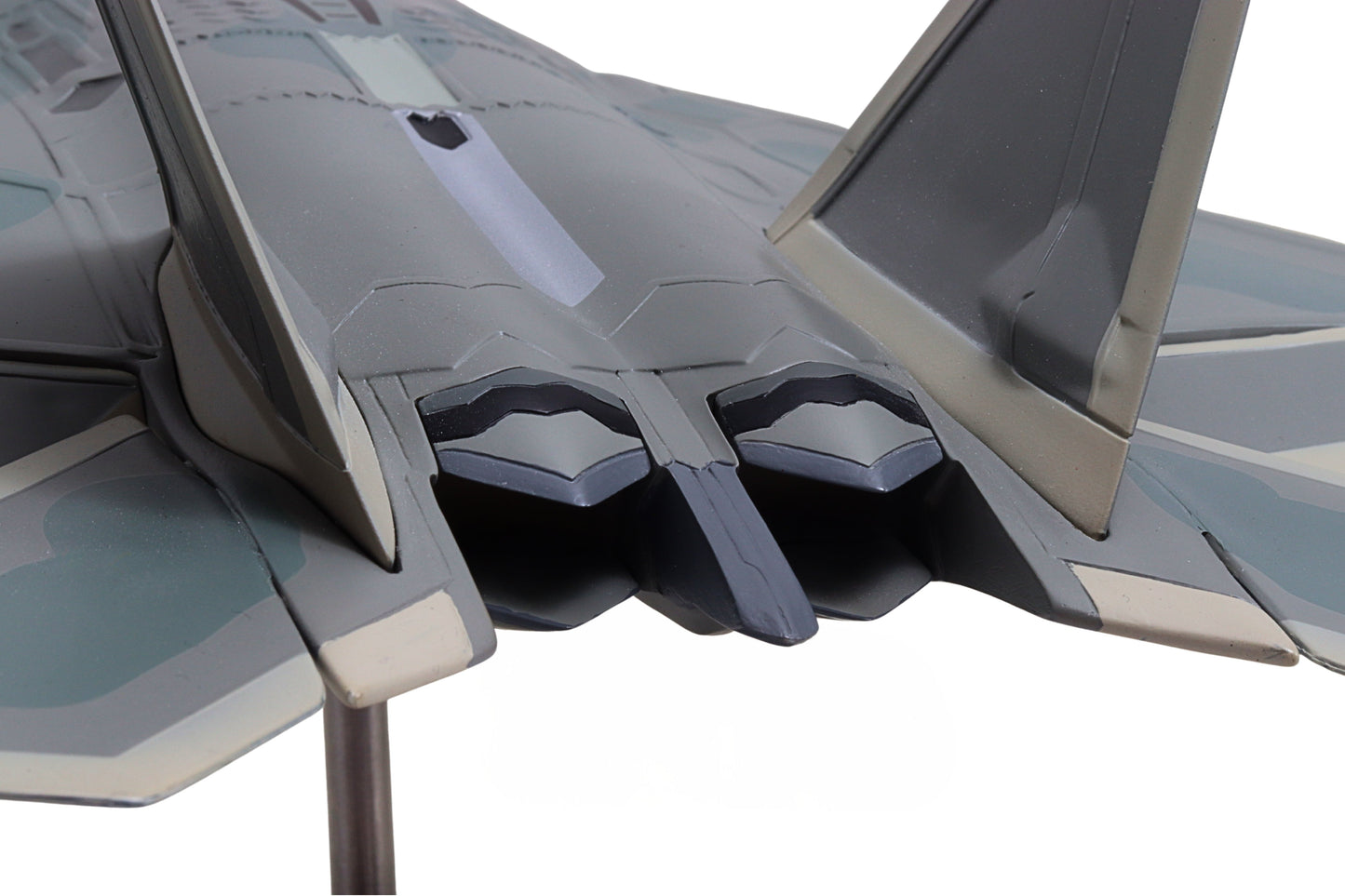 Executive Series Models EXB5948 1:48 F-22 Raptor USAF