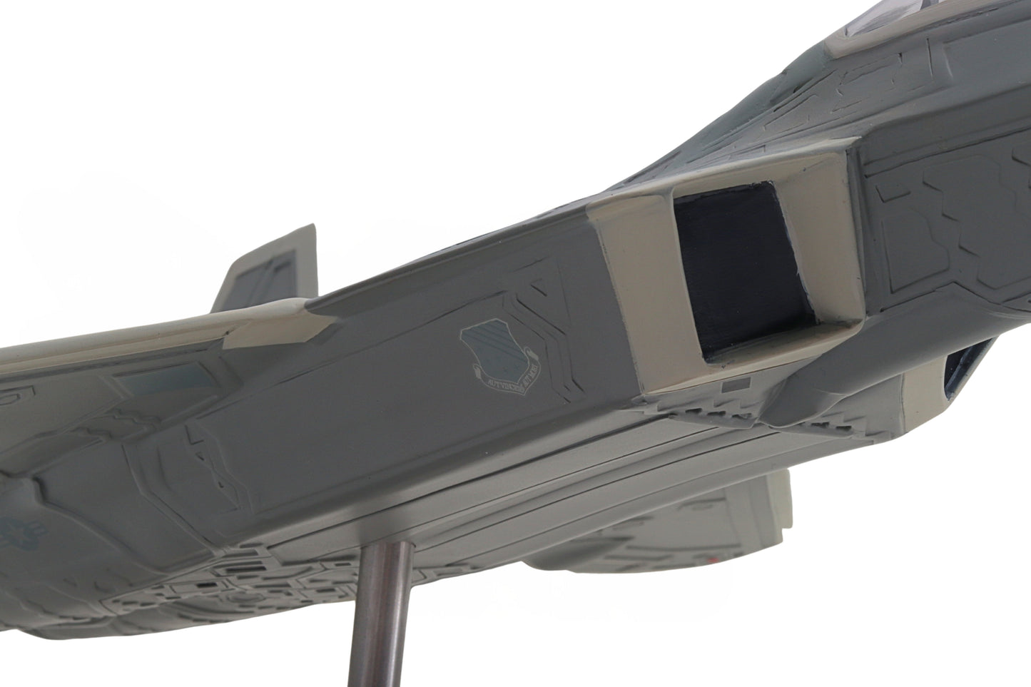 Executive Series Models EXB5948 1:48 F-22 Raptor USAF