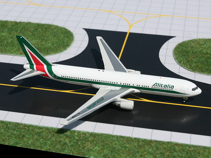 Gemini Jets GJAZA913 1:400 Alitalia Boeing 767-300ER EI-CRM