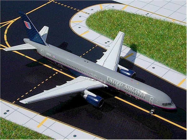 Gemini Jets GJUAL267 1:400 United Airlines Boeing 757-200 N565UA