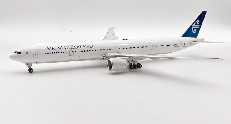 Inflight IF773NZ1223 1:200 Air New Zealand Boeing 777-319/ER ZK-OKM