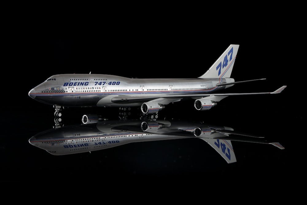 SQ Wings L2131FD 1:200 Boeing Company B747-400 N401PW House Livery with Full Polished Body "Flaps Down" diecast model airplan